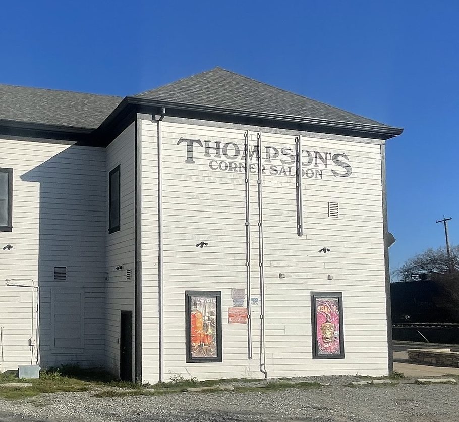 photo of exterior of Thompson's Corner Saloon, Fairfield, CA