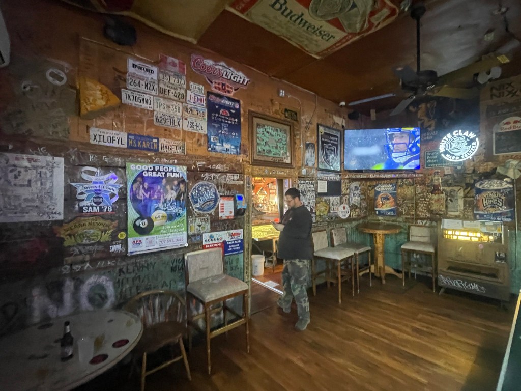 photo of interior of Thompson's Corner Saloon, Fairfield, CA