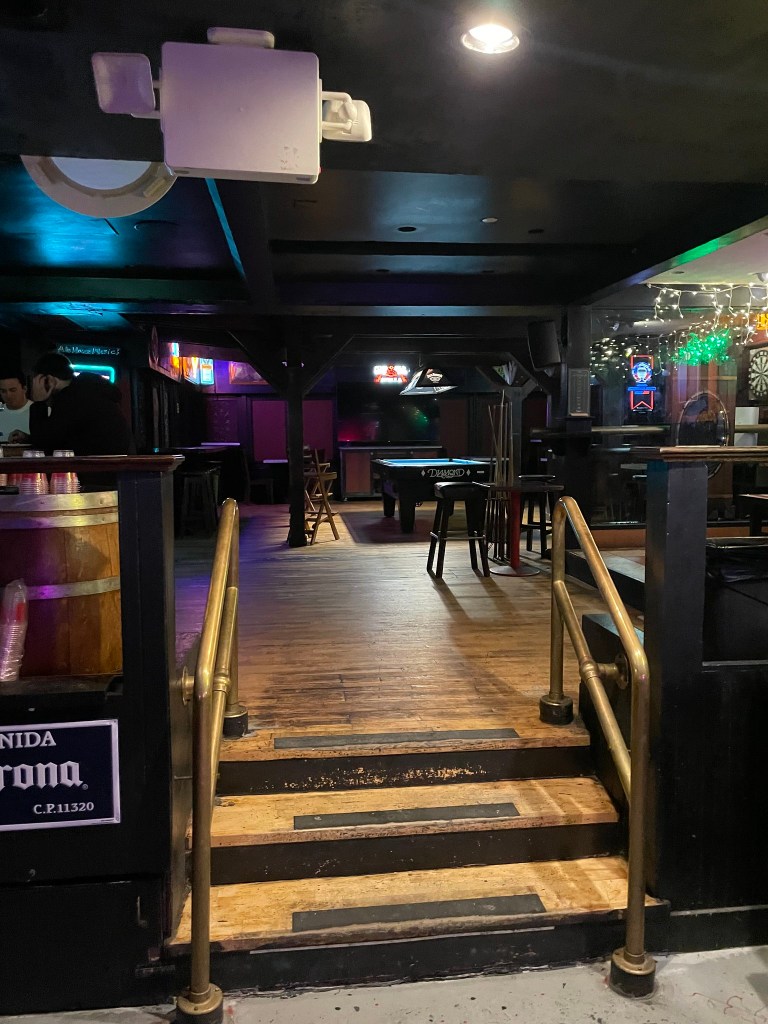 photo of the interior of Union Street Ale House, San Francisco