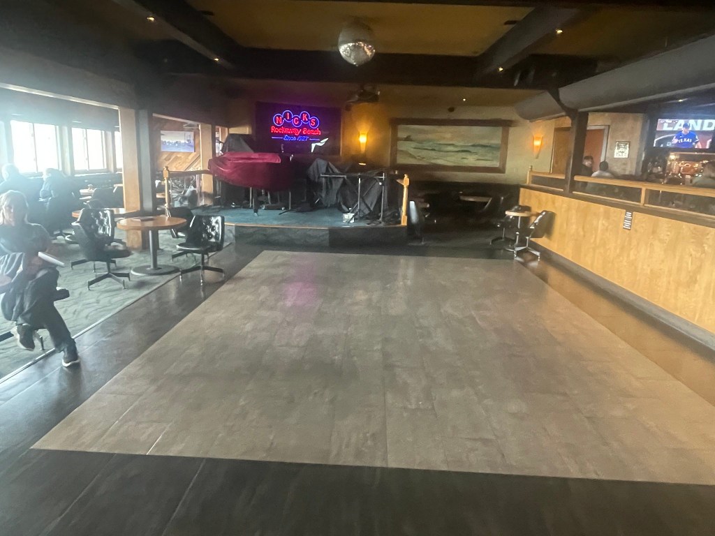 photo of interior of Nick's Rockaway, Pacifica, CA