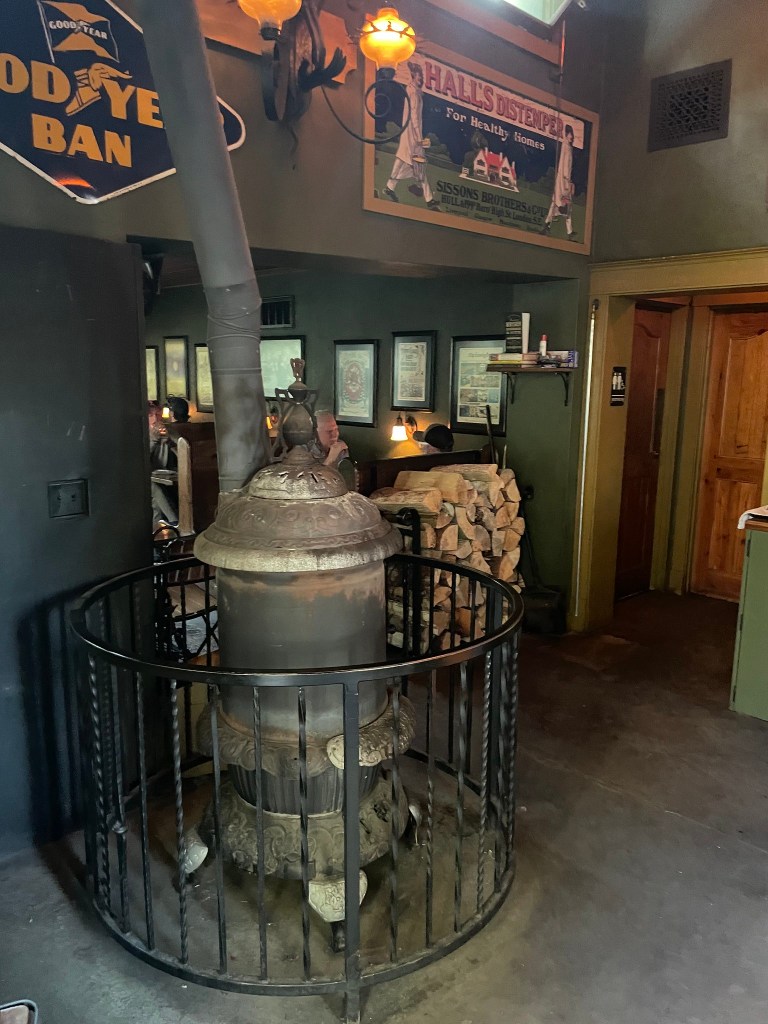 photo of interior of Hugh O'Kane's, Bend, OR