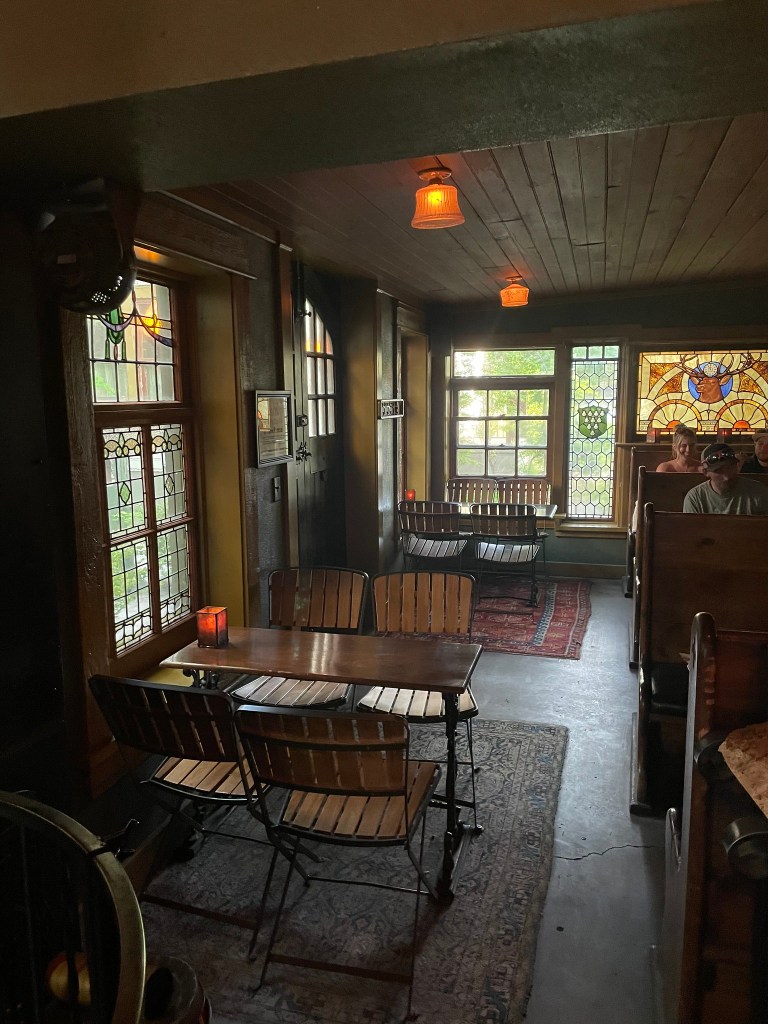 photo of interior of Hugh O'Kane's, Bend, OR