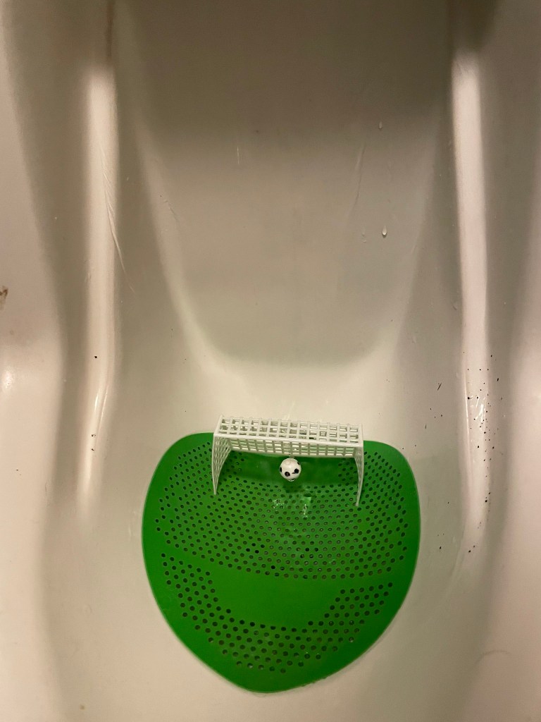 photo of toilet of West Side Tavern, Bend, OR