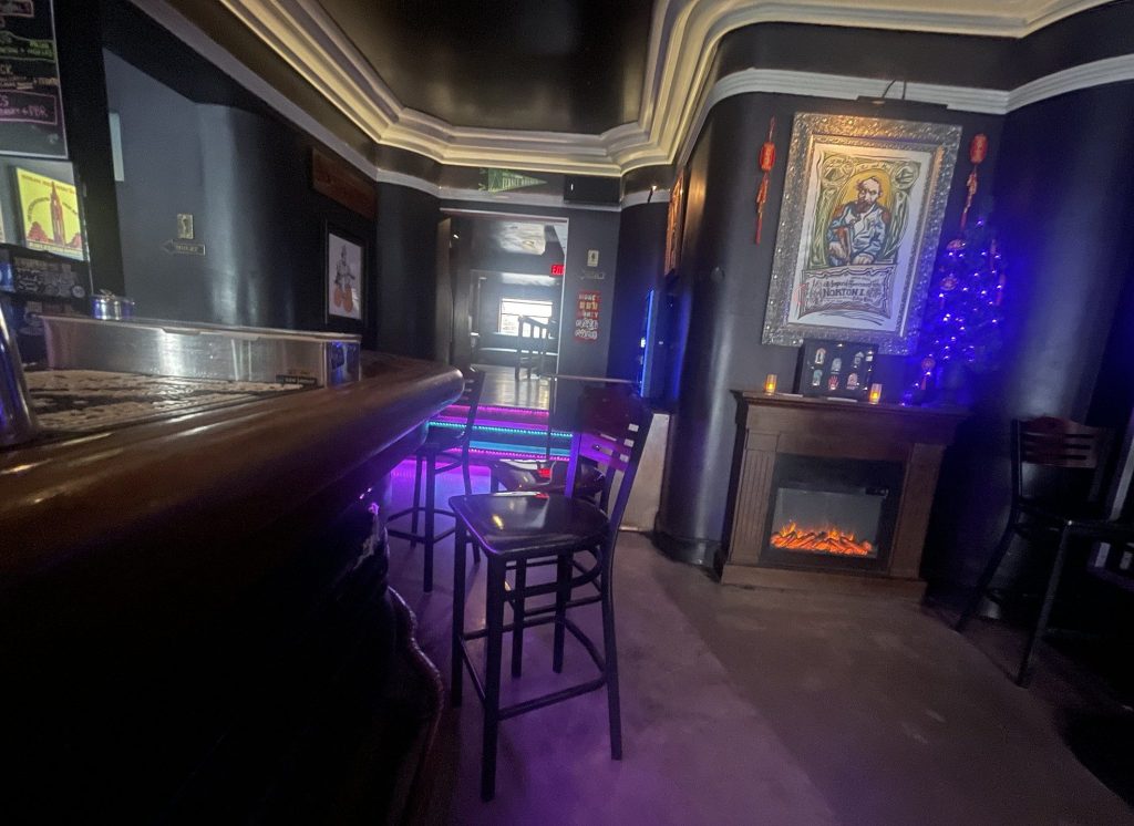 photo of interior of Emperor Norton's BoozeLand, San Francisco