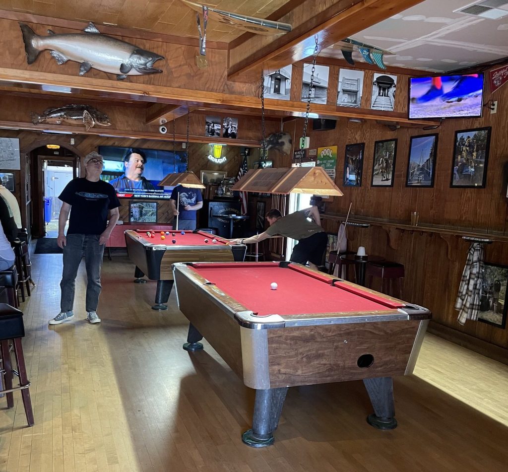 photo of interior of Paul & Eddie's Monta Vista Inn, Cupertino, CA
