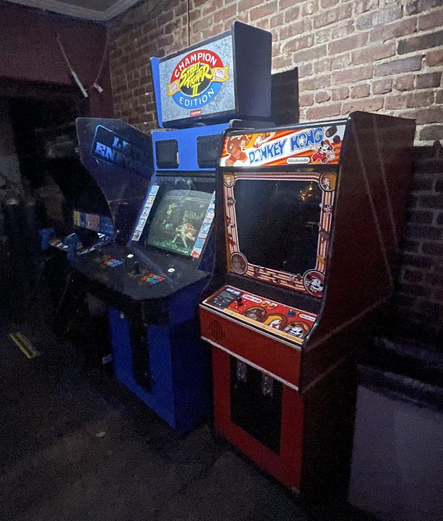 photo of arcade of R Bar, San Francisco