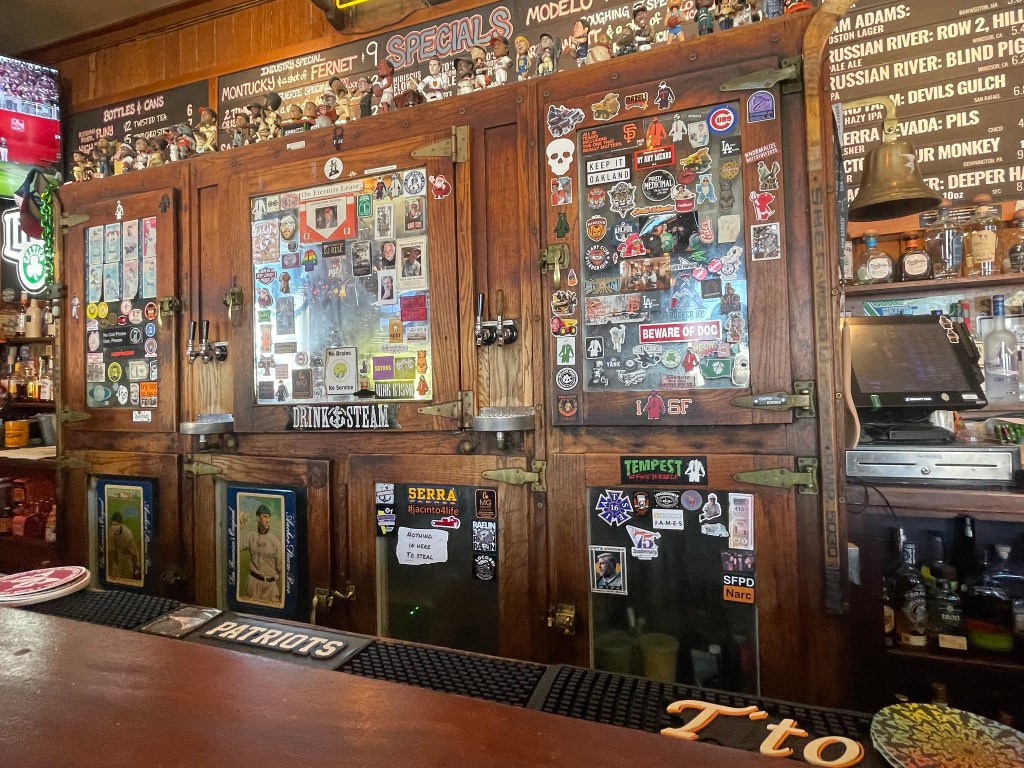 photo of interior of Connecticut Yankee, San Francisco