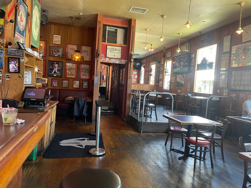 photo of interior of Connecticut Yankee, San Francisco