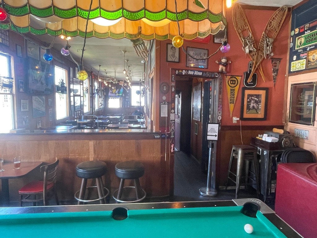 photo of interior of Connecticut Yankee, San Francisco