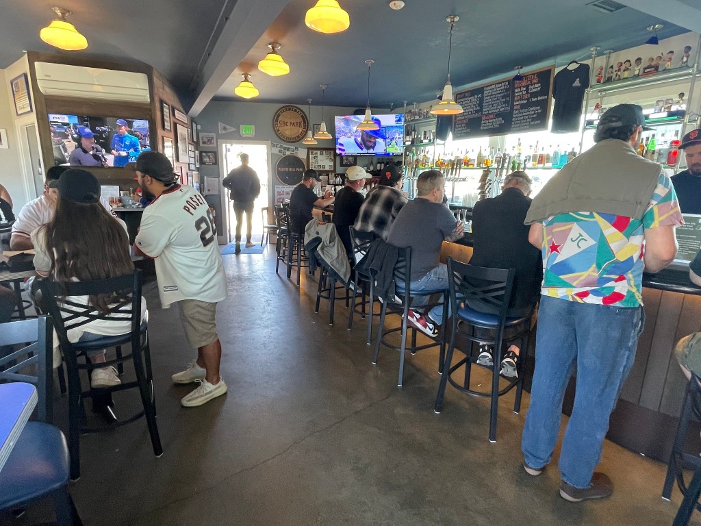 photo of interior of Frankie's Java House, San Francisco