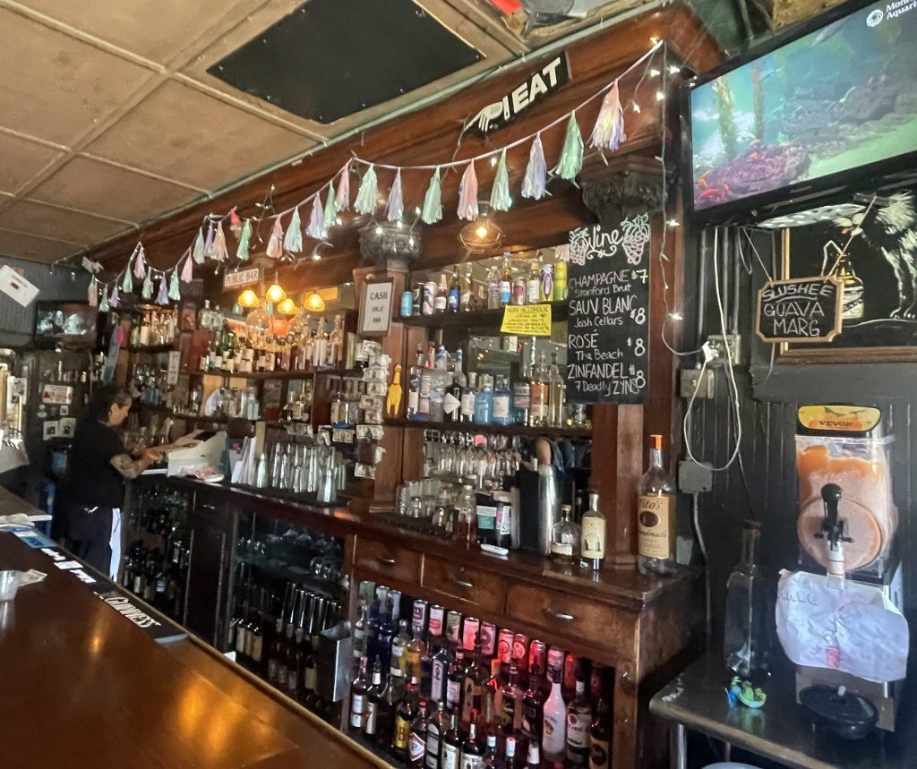photo of bar of Thee Parkside, San Francisco
