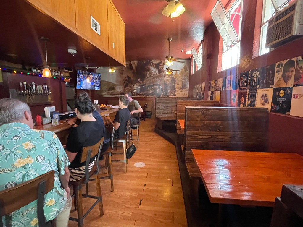 photo of interior of Joe's Corner, Fremont, CA