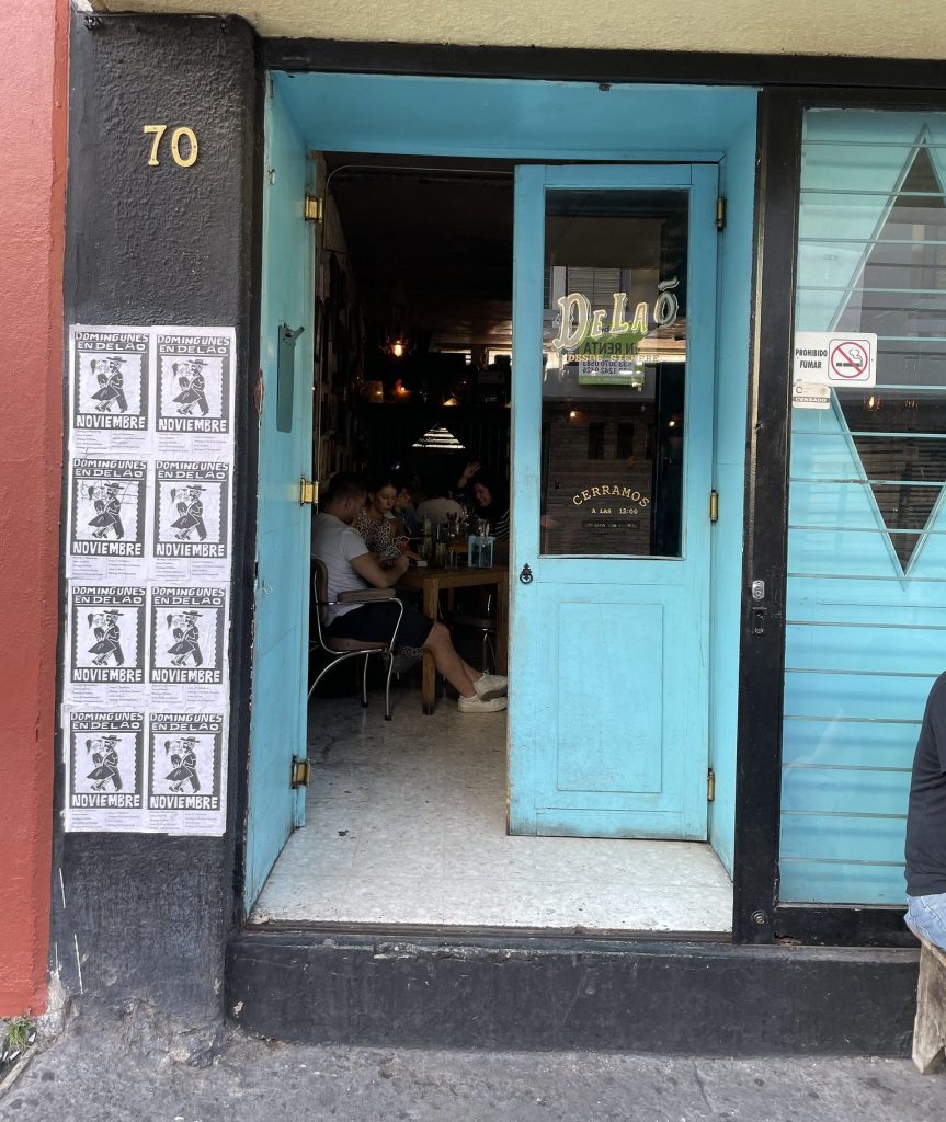 photo of door of Café de la O, Guadalajara, Mexico