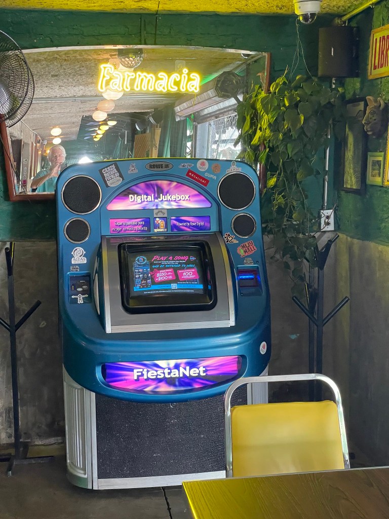 photo of jukebox of Farmacia Rita Pérez, Guadalajara, Mexico