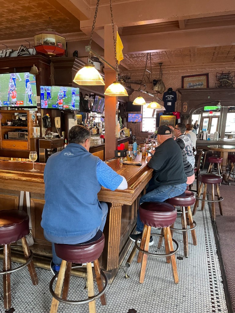 photo of interior of Antlers Tavern, Hercules, CA