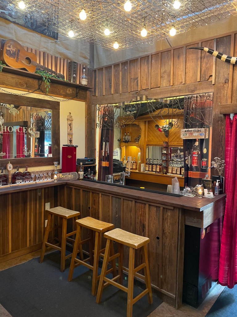 photo of interior of aCullen's Tannery Pub & Saloon, Benicia, CA