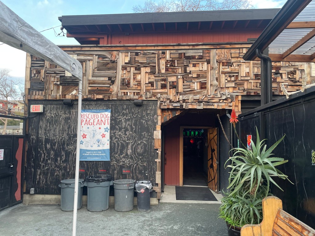photo of patio of Missouri Lounge, Berkeley, CA
