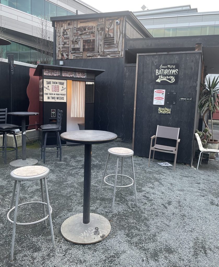 photo of patio of Missouri Lounge, Berkeley, CA