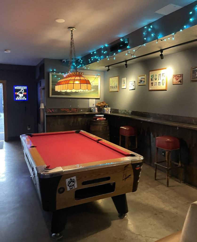 photo of interior of Missouri Lounge, Berkeley, CA