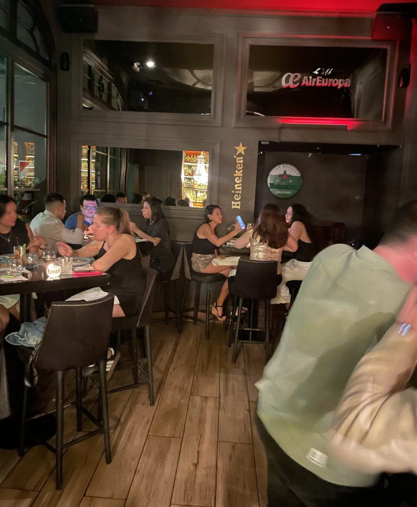 photo of interior of Presidente Bar, Buenos Aires, Argentina