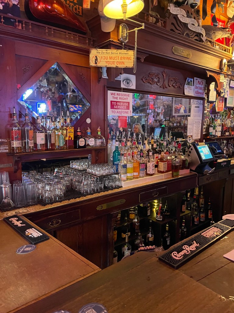 photo of interior of Thompson's Corner Saloon, Fairfield, CA