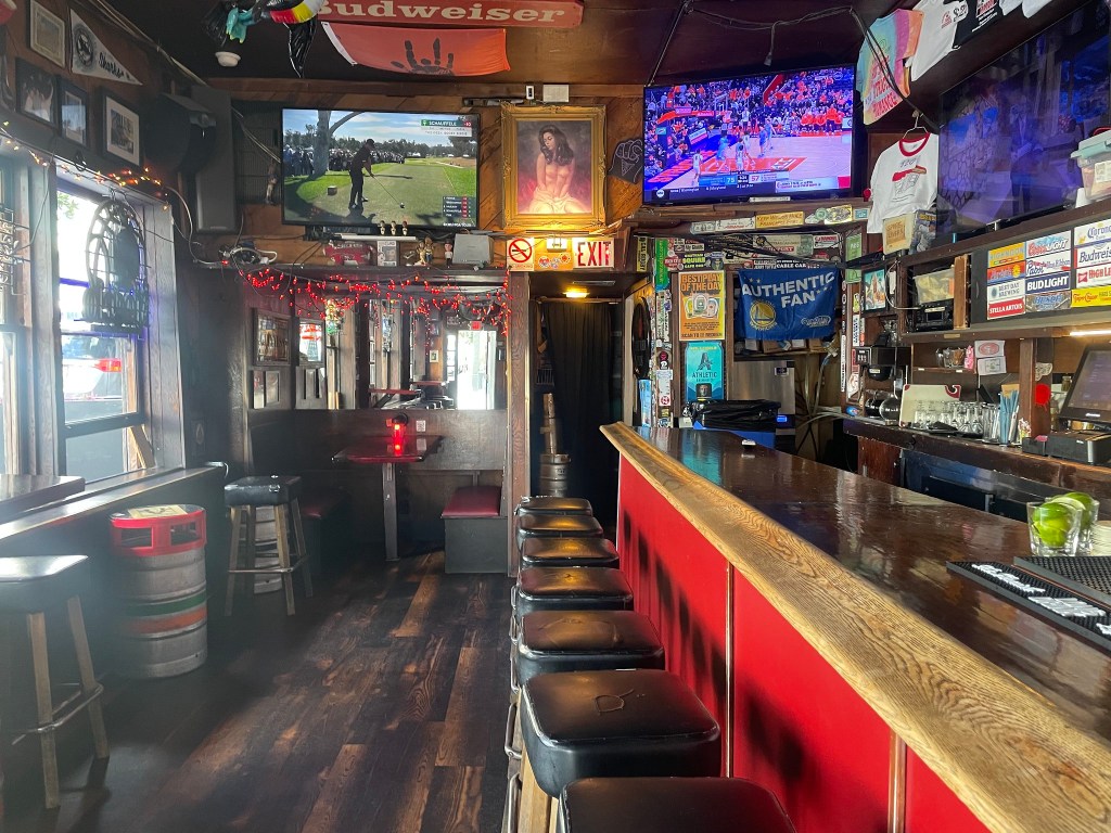 photo of interior of Shanghai Kelly's, San Francisco