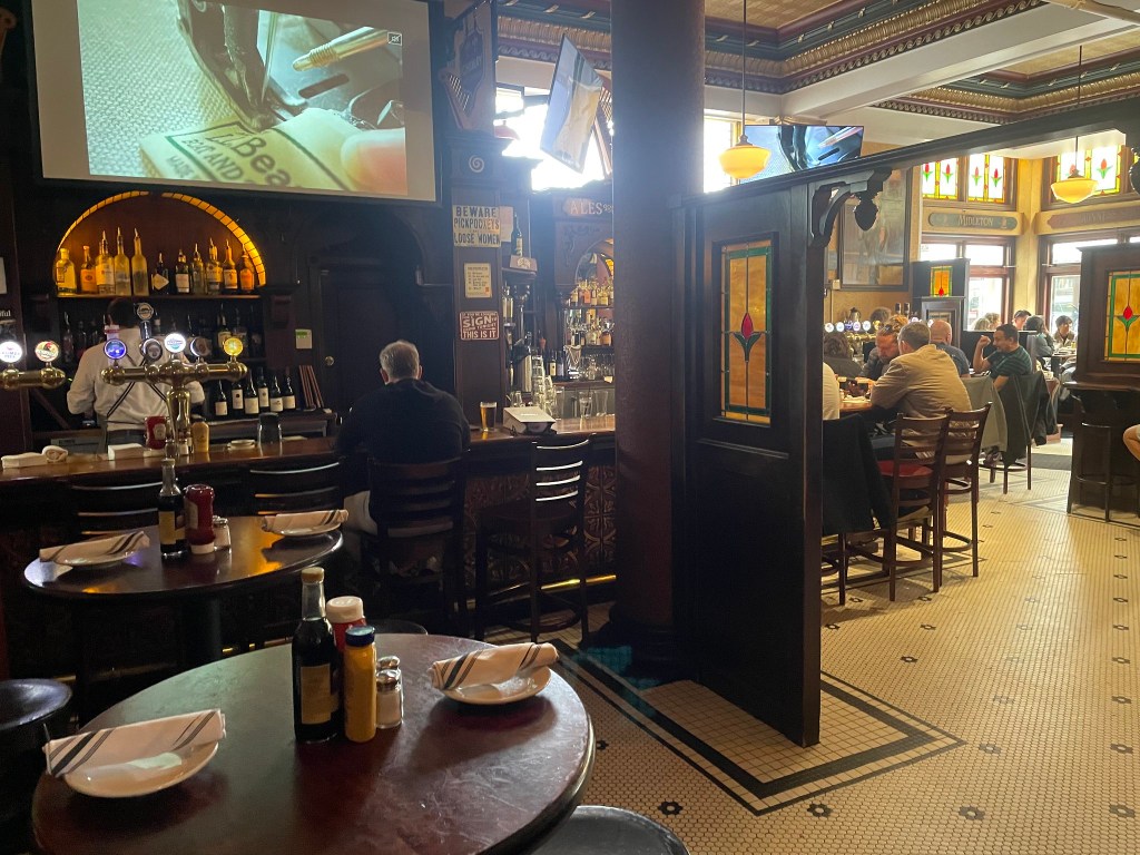 photo of the interior for Johnny Foley's Irish House, San Francisco
