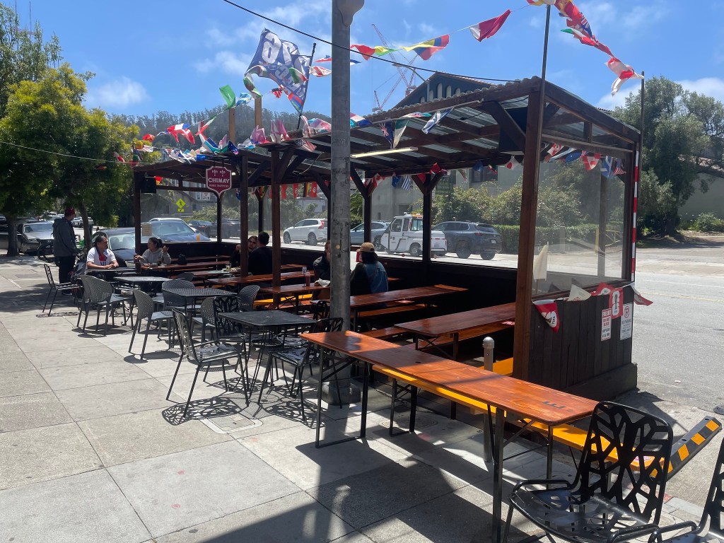 photo of parklet at The Kezar Pub, San Francisco