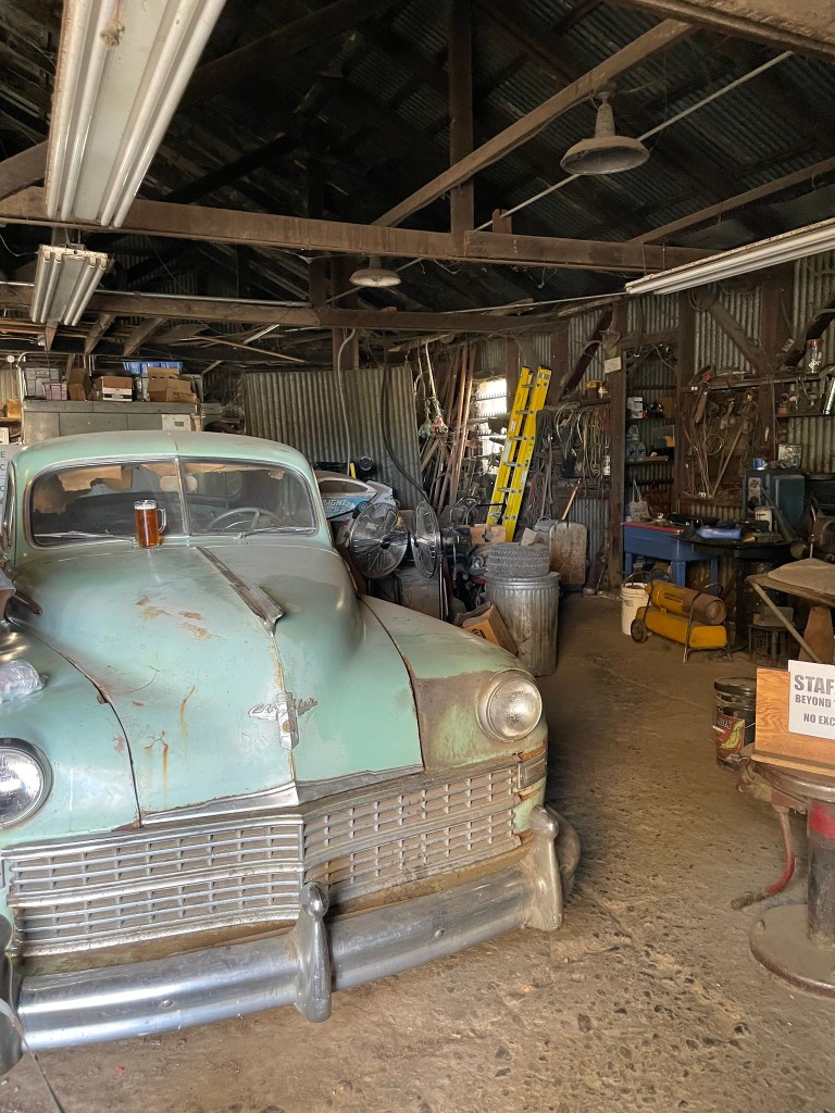 photo of the garage of Ernie's Tin Bar, Petaluma, CA