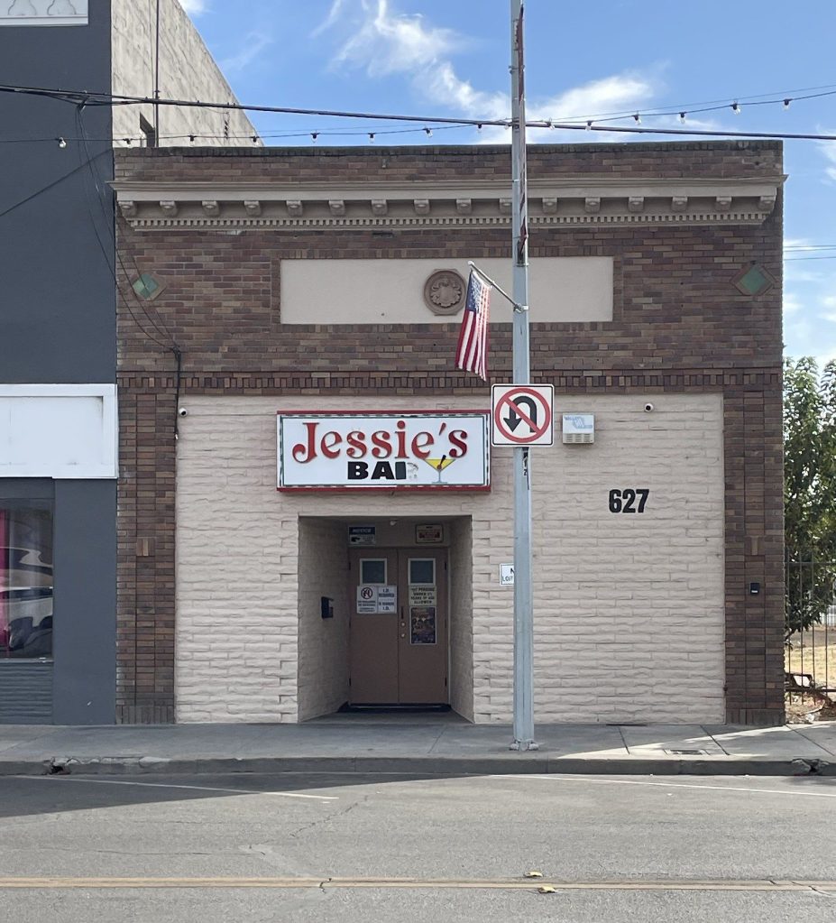 photo of exterior of Jessie's Bar, Los Banos, CA