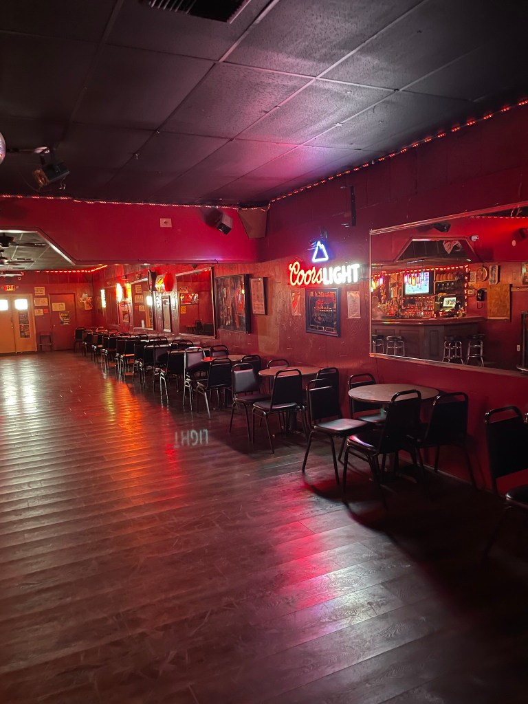 photo of interior of Jessie's Bar, Los Banos, CA