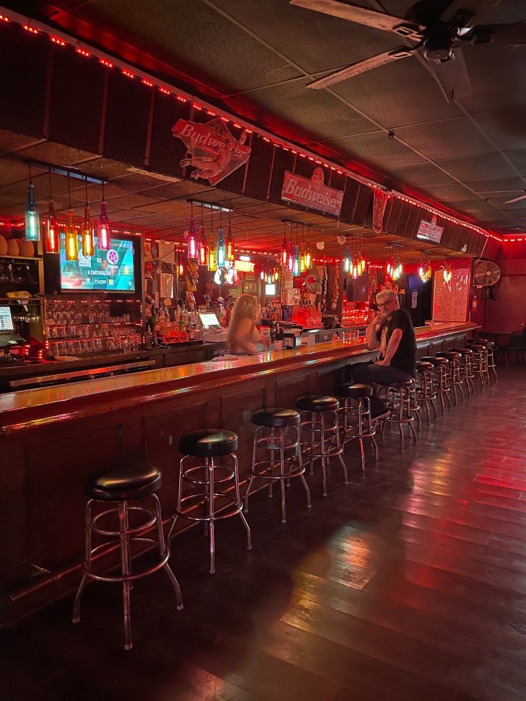 photo of interior of Jessie's Bar, Los Banos, CA