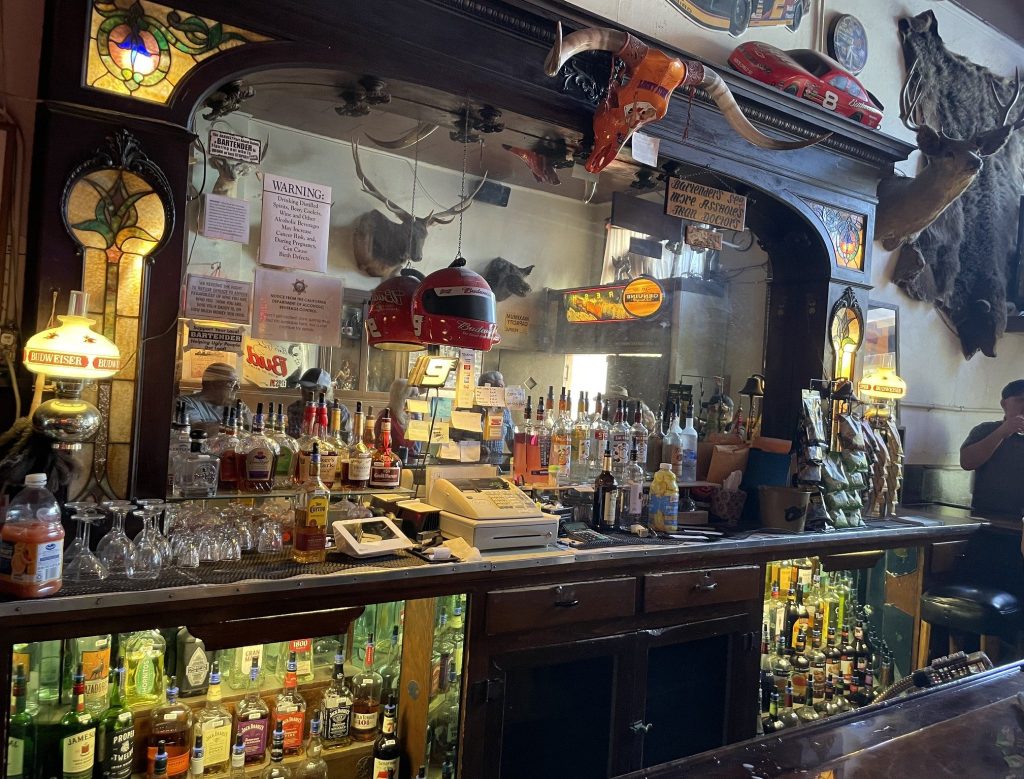 photo of the bar of the Lucky Strike Club, Los Banos, CA