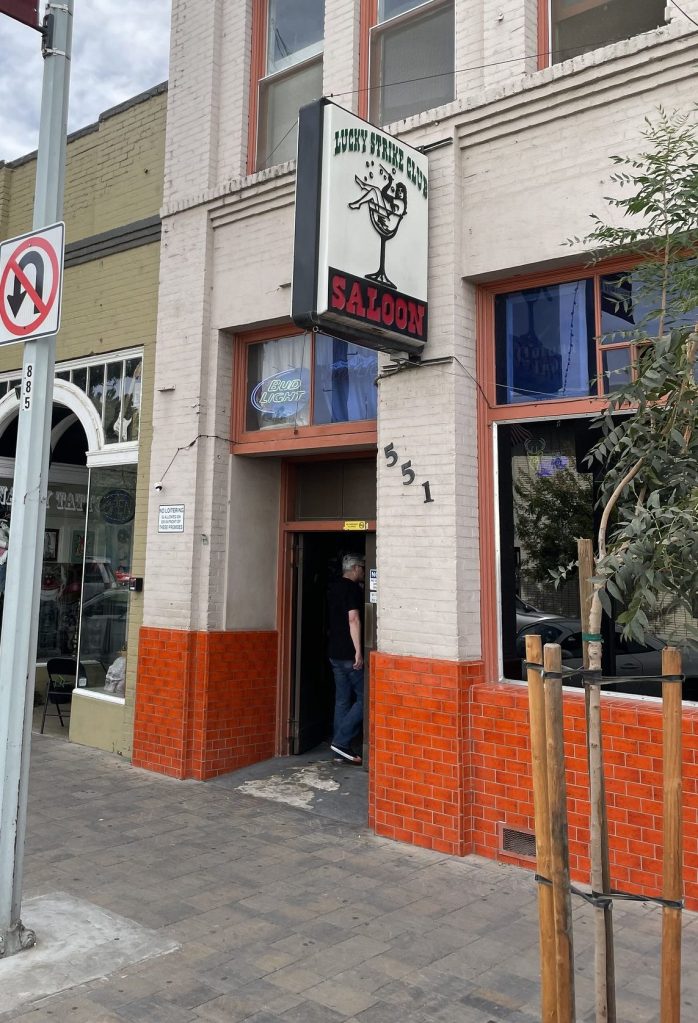 photo of the exterior of the Lucky Strike Club, Los Banos, CA