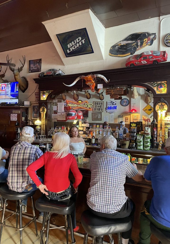 photo of the interior of the Lucky Strike Club, Los Banos, CA